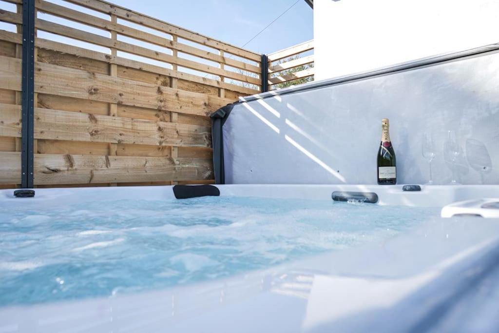 Hoxne Cottages - Daisy Cottage With Private Hot Tub York Exterior foto